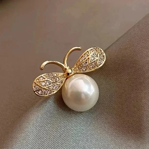 Jewelry - Honey Bee Hot Cloth Dress Hat Brooch